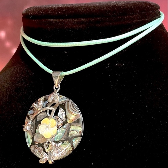 Mother of pearl mosaic pendant necklace​​​ - Picture 3 of 7